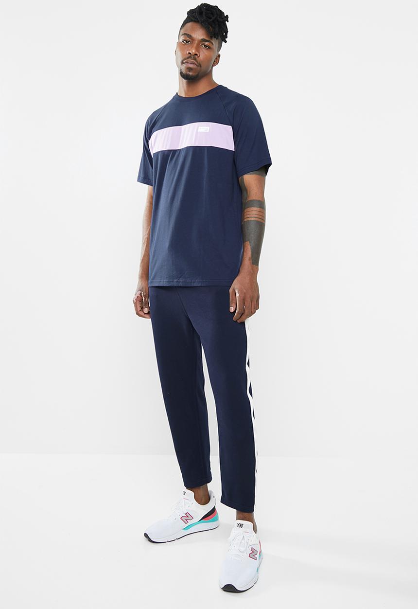New Balance  - NB athletics raglan tee- navy & purple