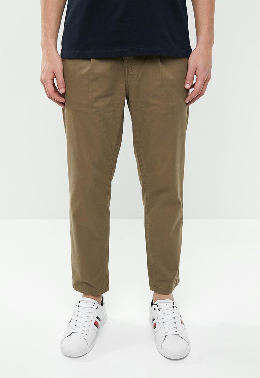 Superbalist - Pleated cropped tapered chino - taupe