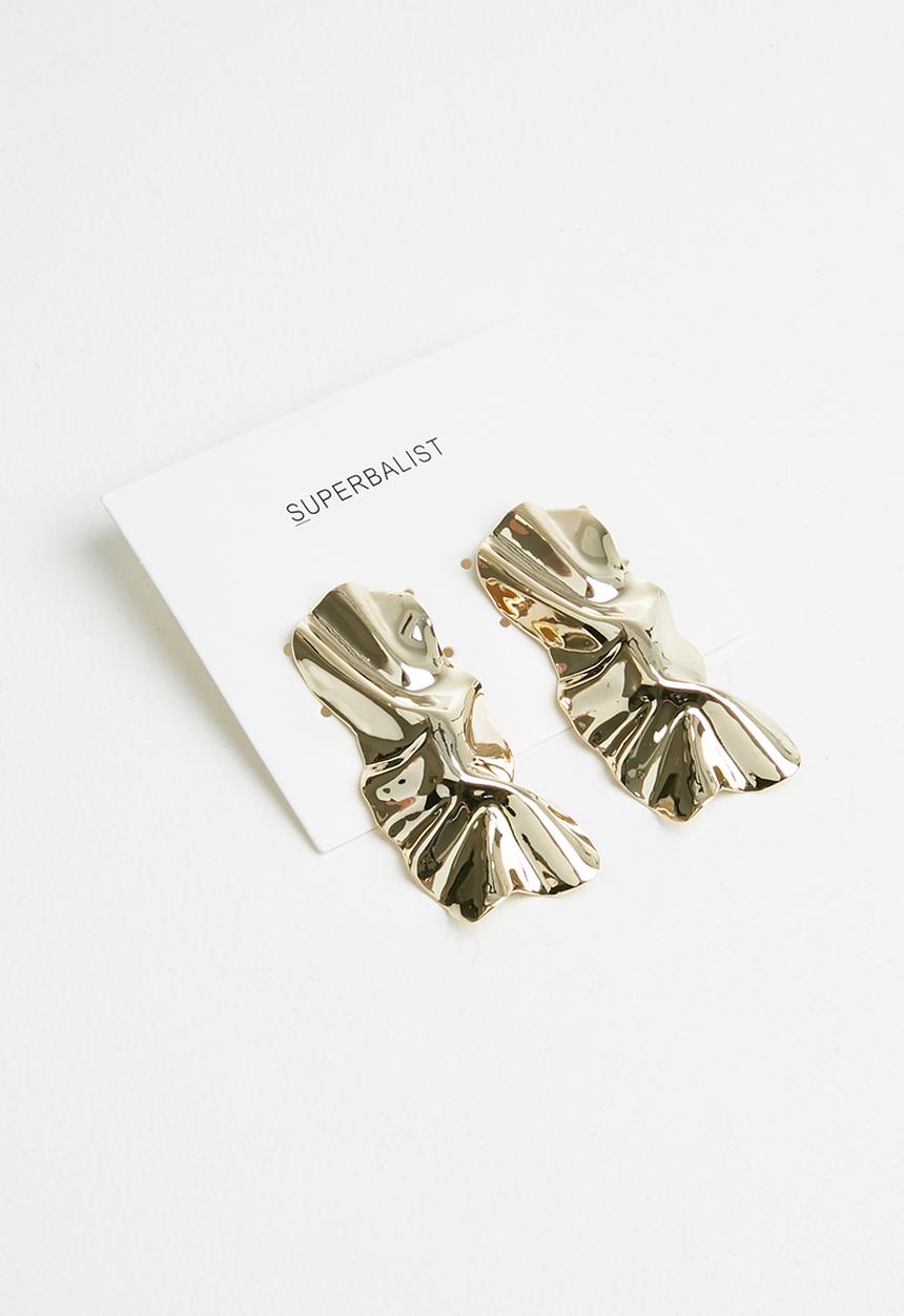 Superbalist - Abstract hammered earrings - gold