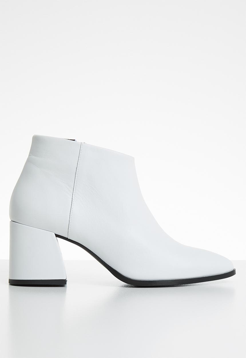 Vero Moda - Janna leather ankle boot - white