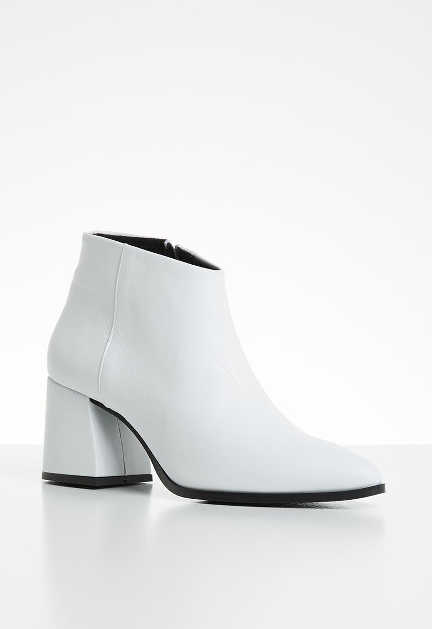 Vero Moda - Janna leather ankle boot - white