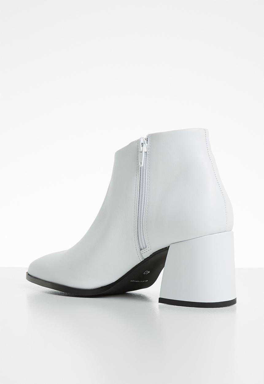 Vero Moda - Janna leather ankle boot - white