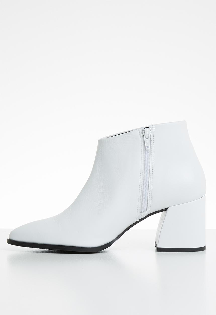 Vero Moda - Janna leather ankle boot - white