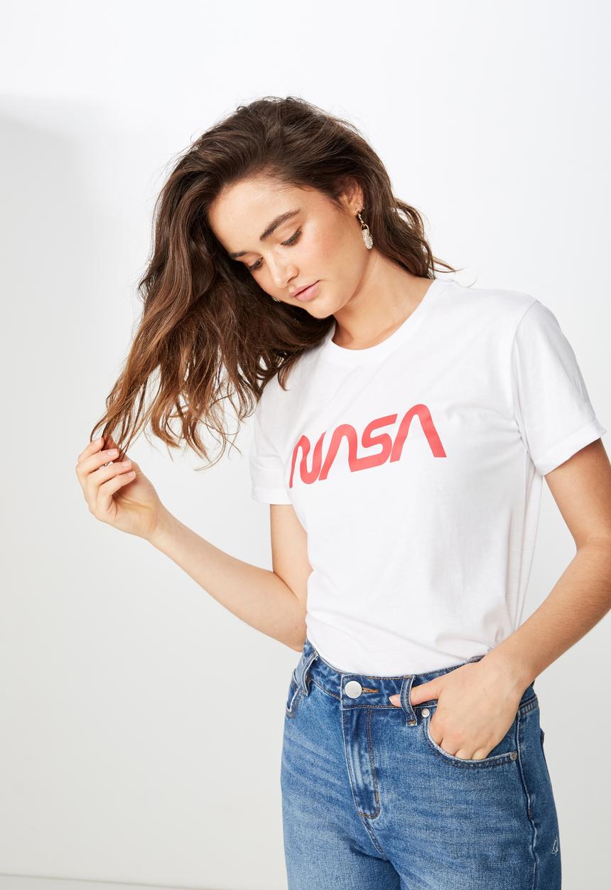 Cotton On - Classic pop culture NASA logo tee - white