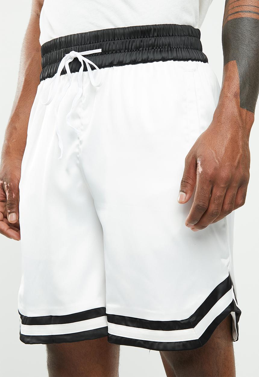 Mennace - Sateen basketball short - white