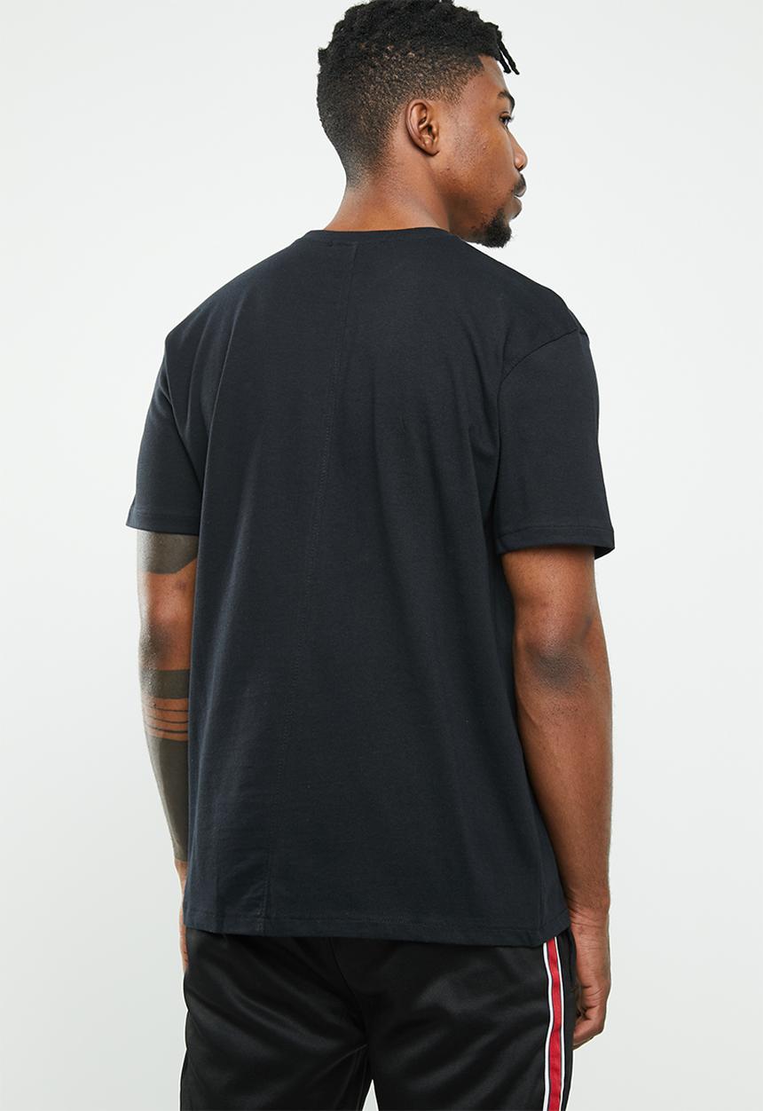 Mennace - Essential regular relaxed signature tee - black