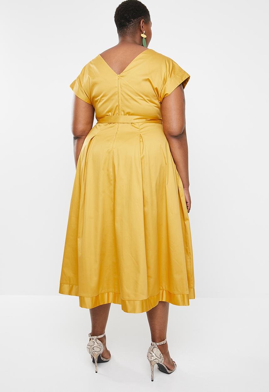 AMANDA LAIRD CHERRY - Plus size zweli v neck dress - yellow