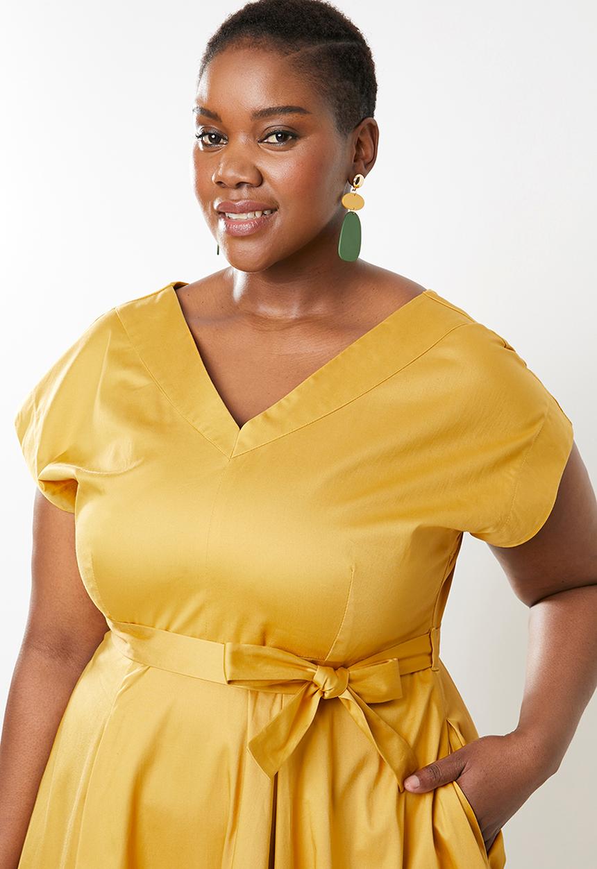 AMANDA LAIRD CHERRY - Plus size zweli v neck dress - yellow