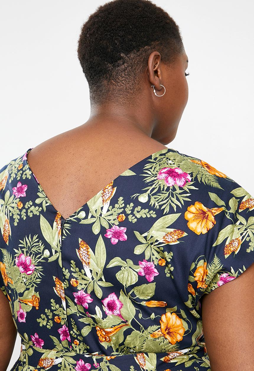 AMANDA LAIRD CHERRY - Plus size mia v neck dress - multi