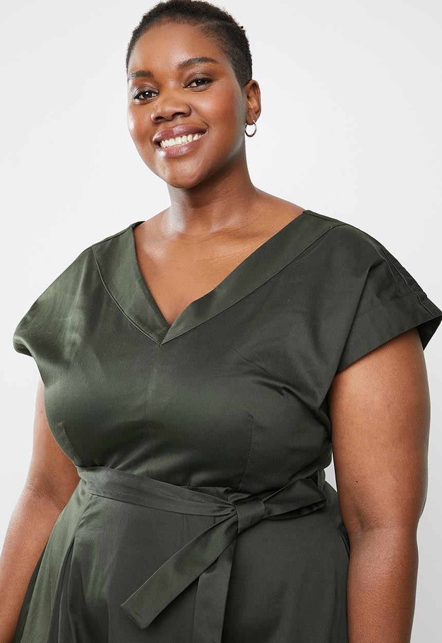 AMANDA LAIRD CHERRY - Plus size zweli v neck dress - olive