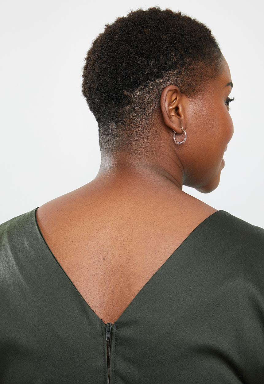 AMANDA LAIRD CHERRY - Plus size zweli v neck dress - olive