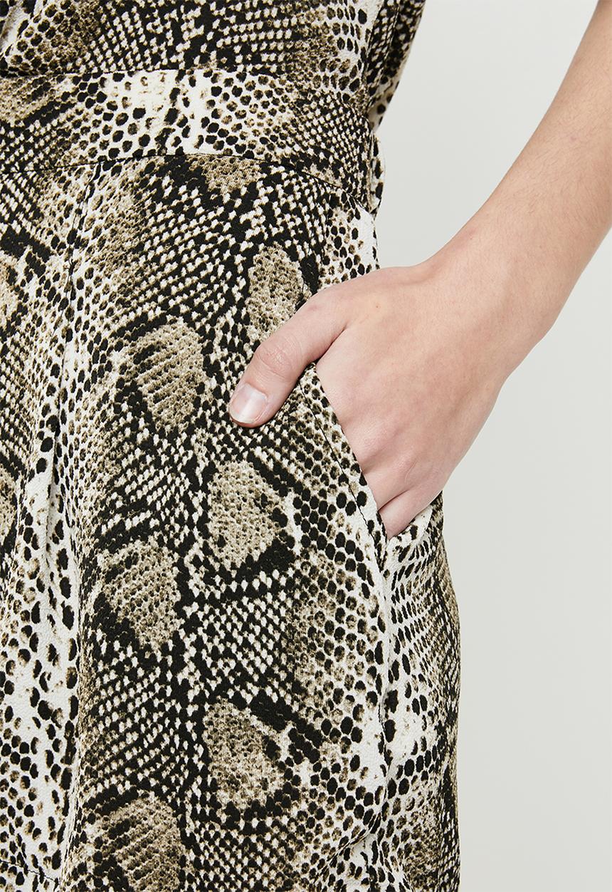 Superbalist - Soft snake print shorts - multi