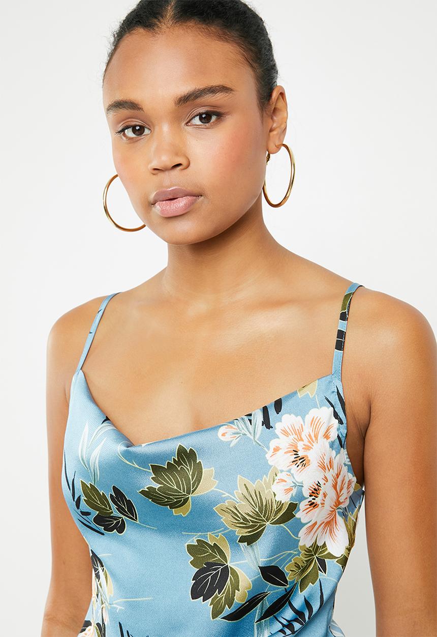 Missguided - Floral satin cowl neck side split maxi dress - blue
