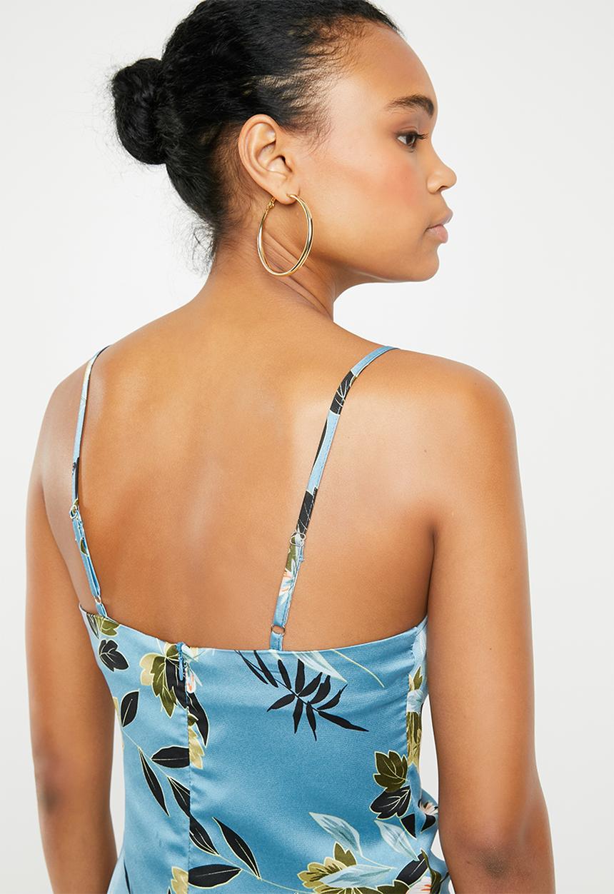 Missguided - Floral satin cowl neck side split maxi dress - blue