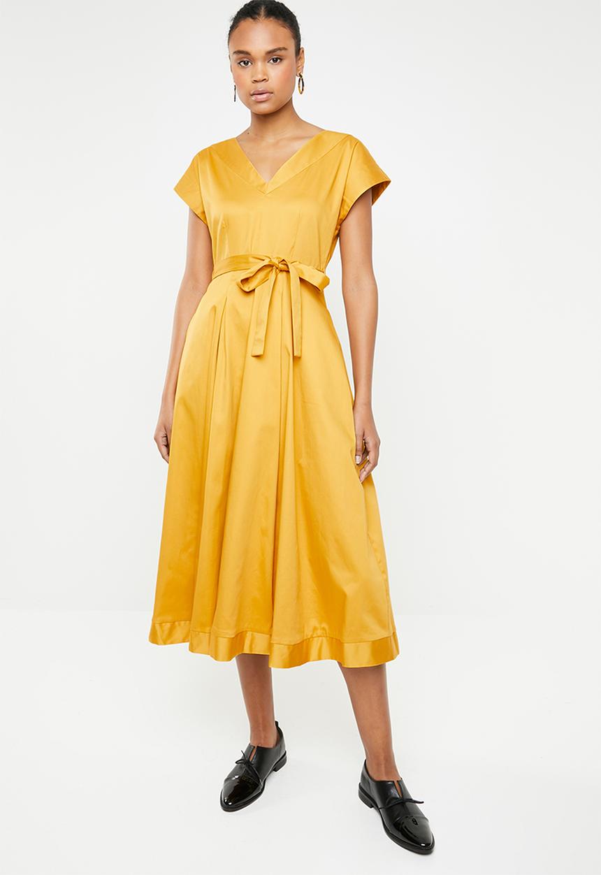 AMANDA LAIRD CHERRY - Zweli cotton sateen V-neck dress - yellow 