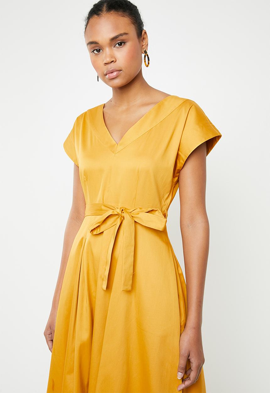 AMANDA LAIRD CHERRY - Zweli cotton sateen V-neck dress - yellow 