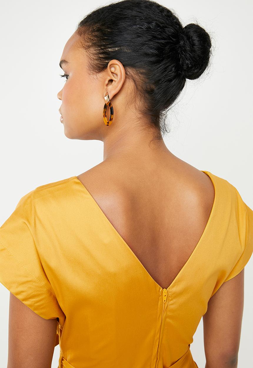 AMANDA LAIRD CHERRY - Zweli cotton sateen V-neck dress - yellow 