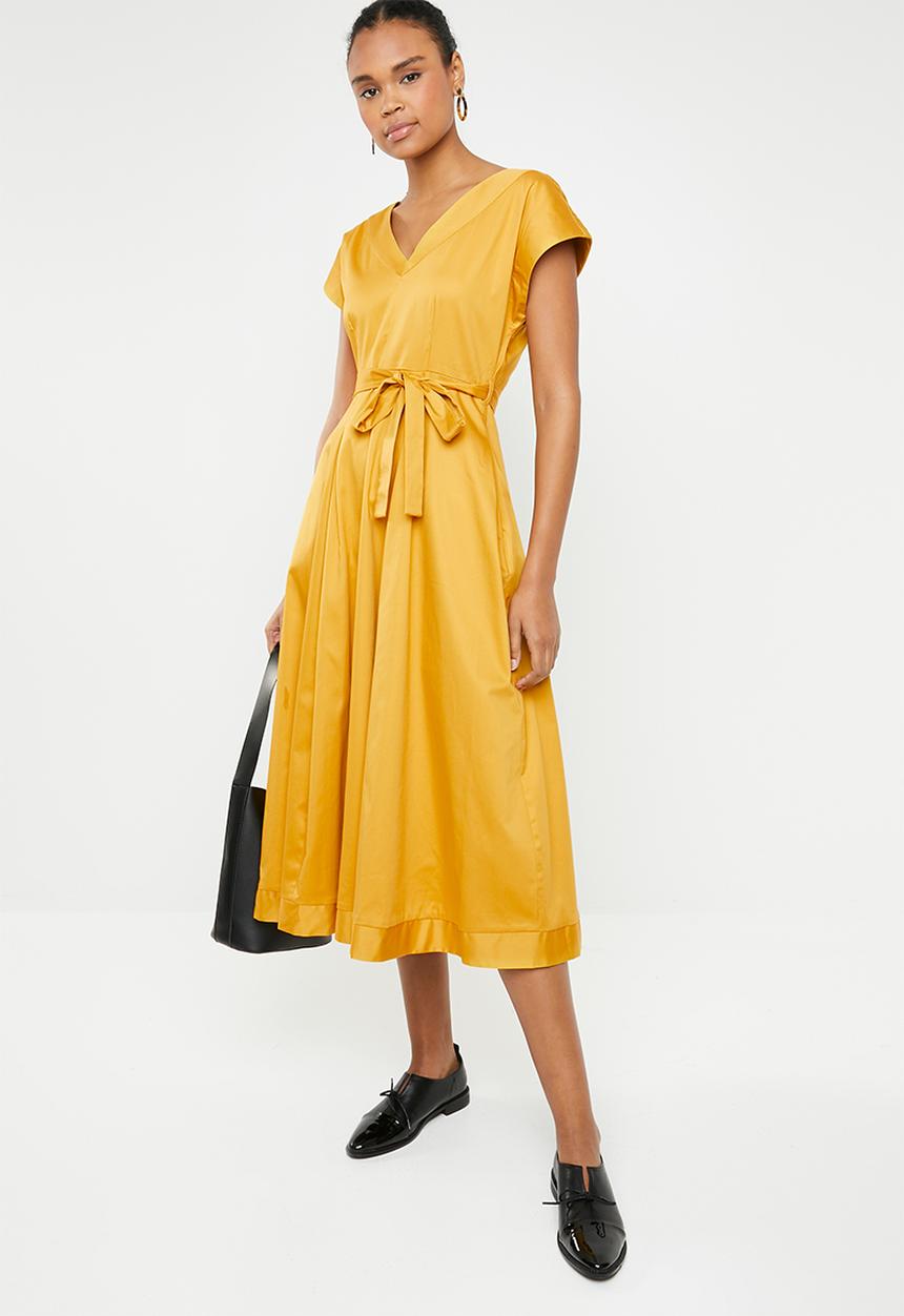 AMANDA LAIRD CHERRY - Zweli cotton sateen V-neck dress - yellow 