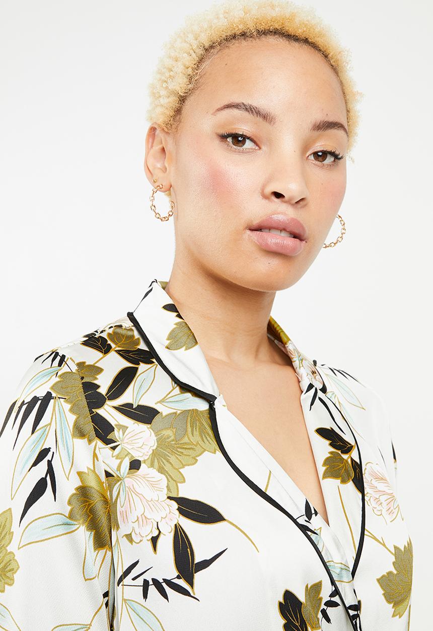 Missguided - Satin floral pyjama dress - cream & black