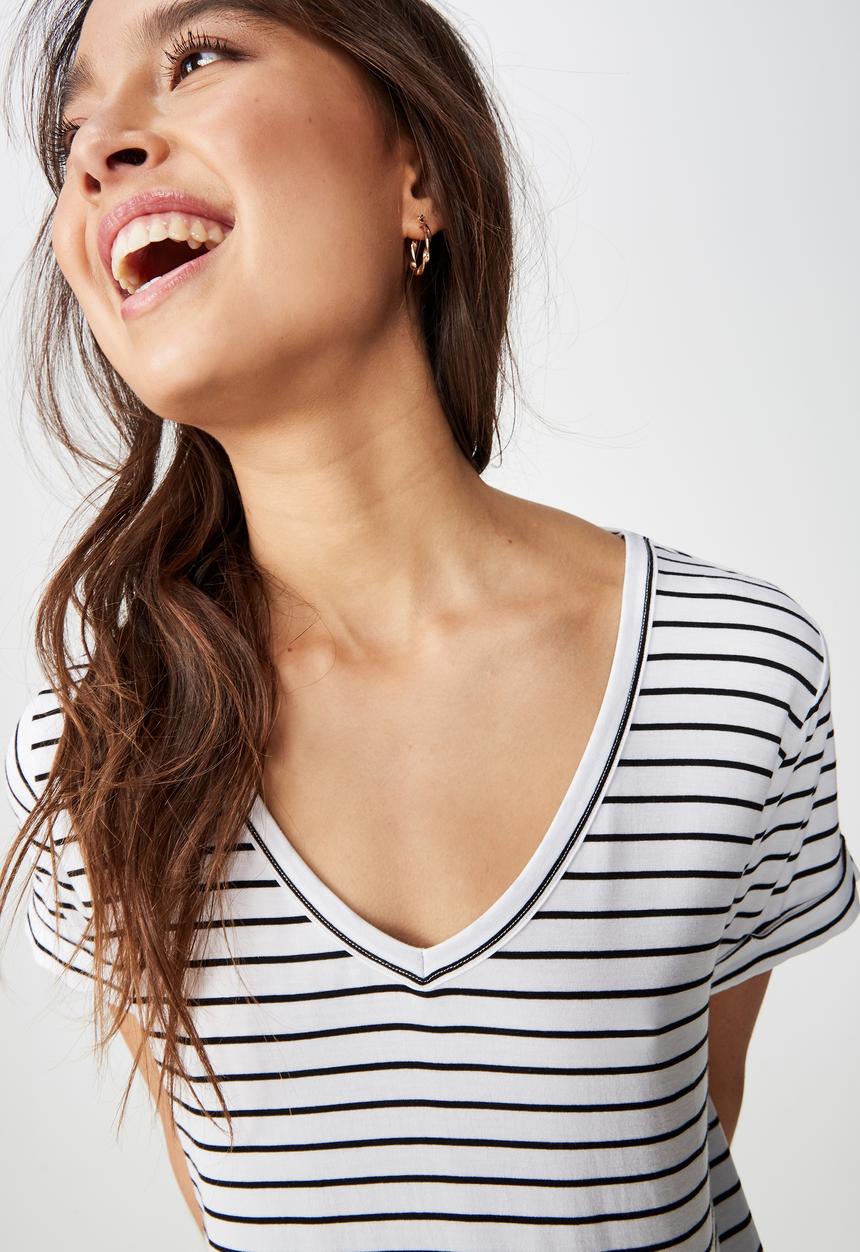 Cotton On - Karly short sleeve V-neck tee  - black & white 