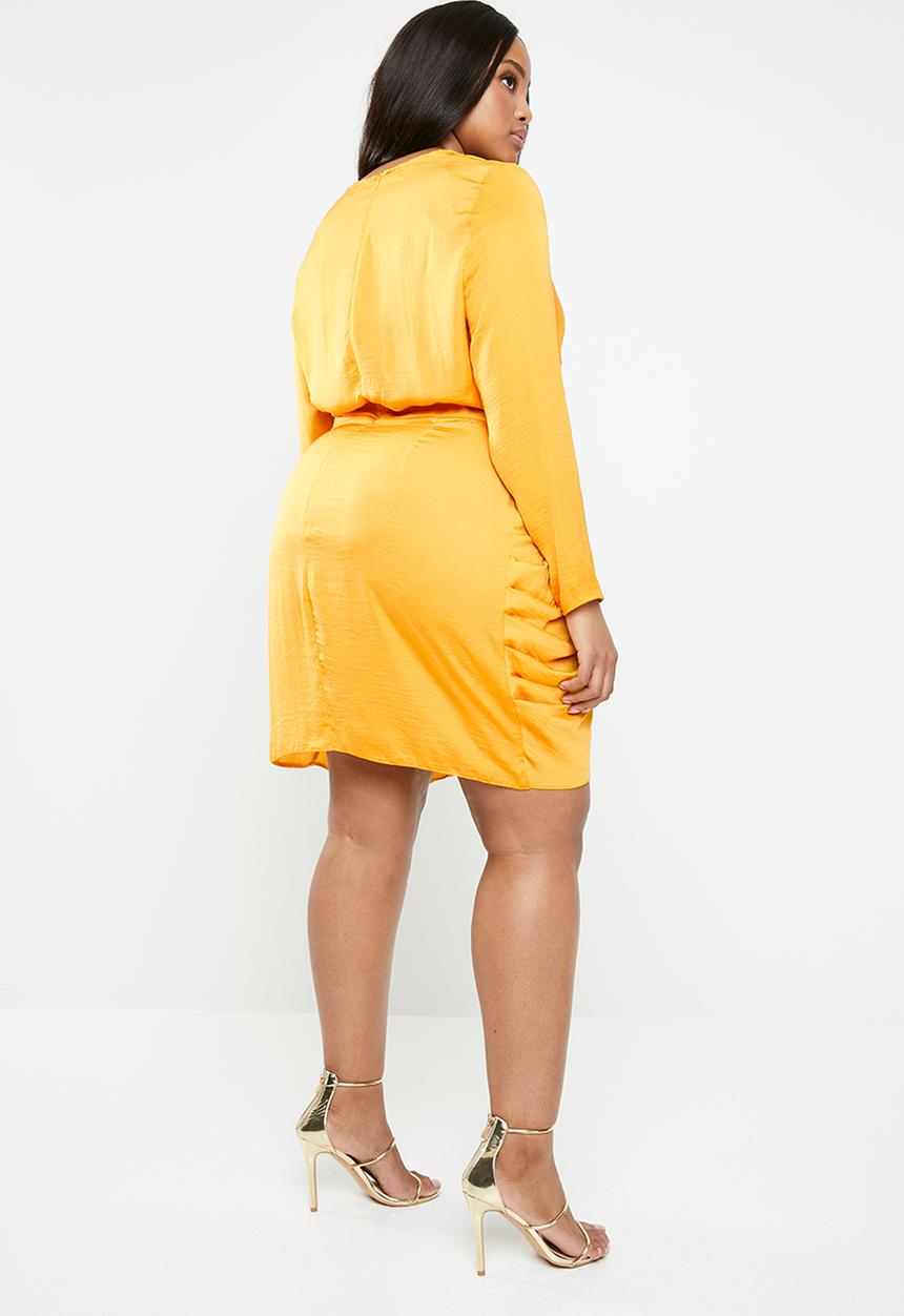 Missguided - Curve satin wrap over ruched side dress - yellow
