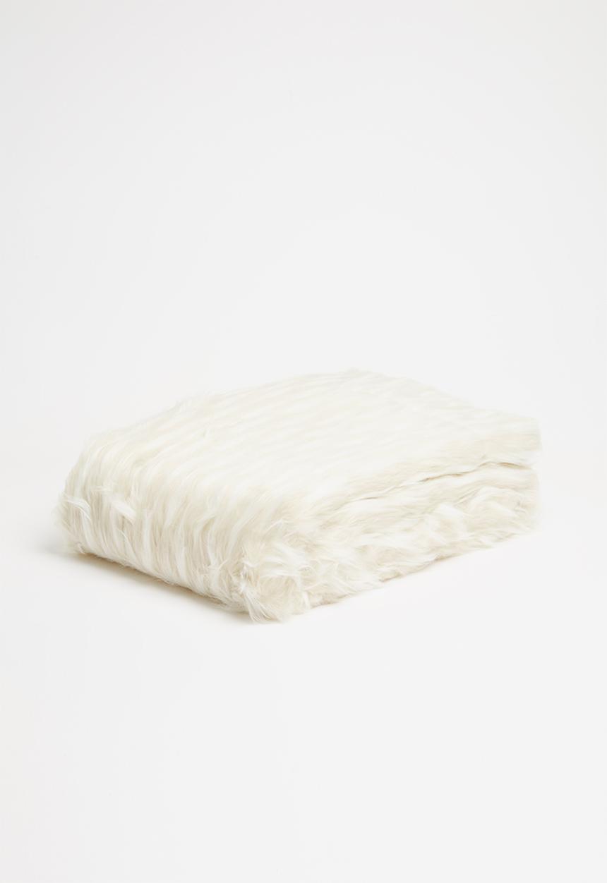 Linen House - Lyanna faux fur throw - cream