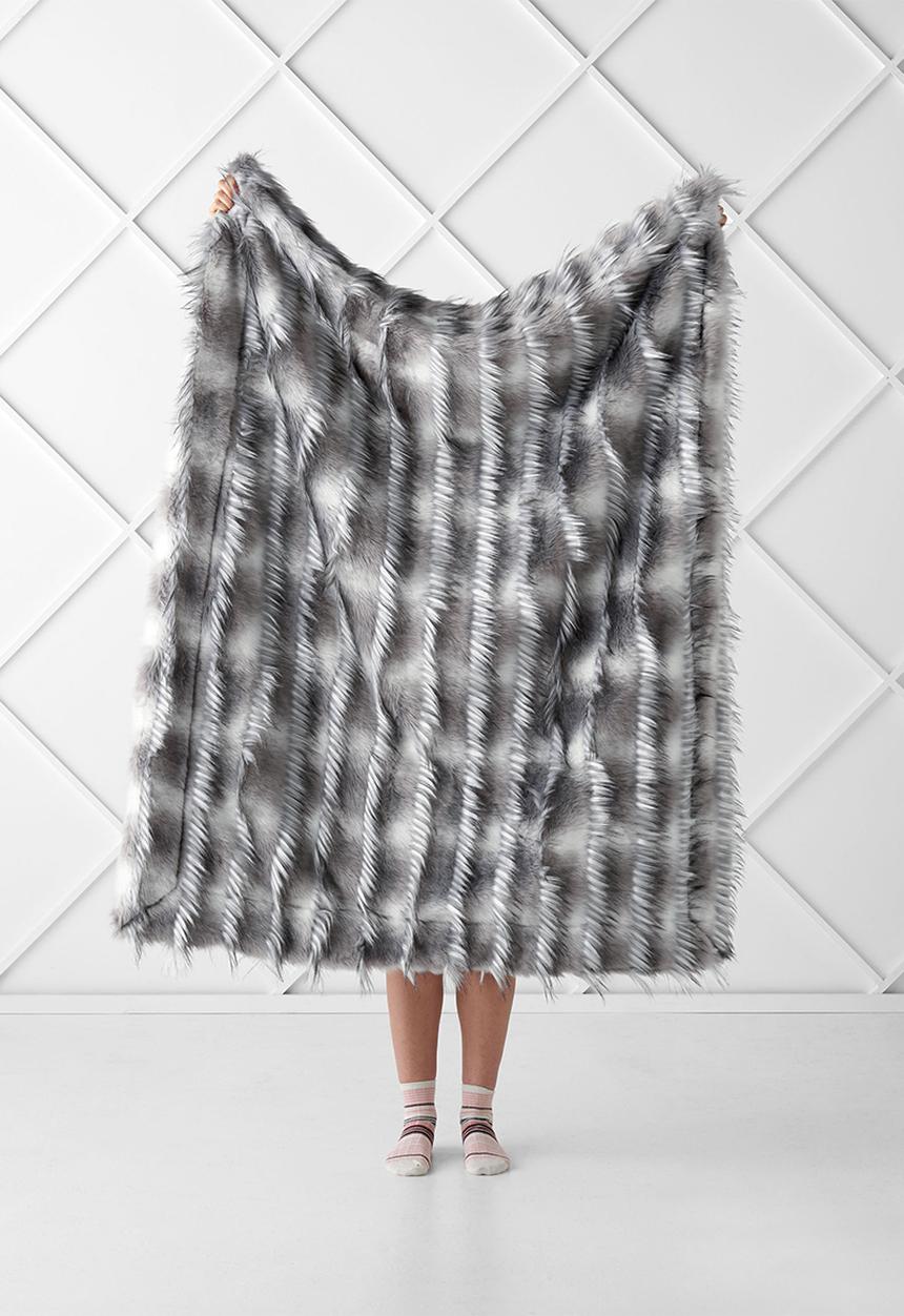 Linen House - Merle faux fur throw - grey