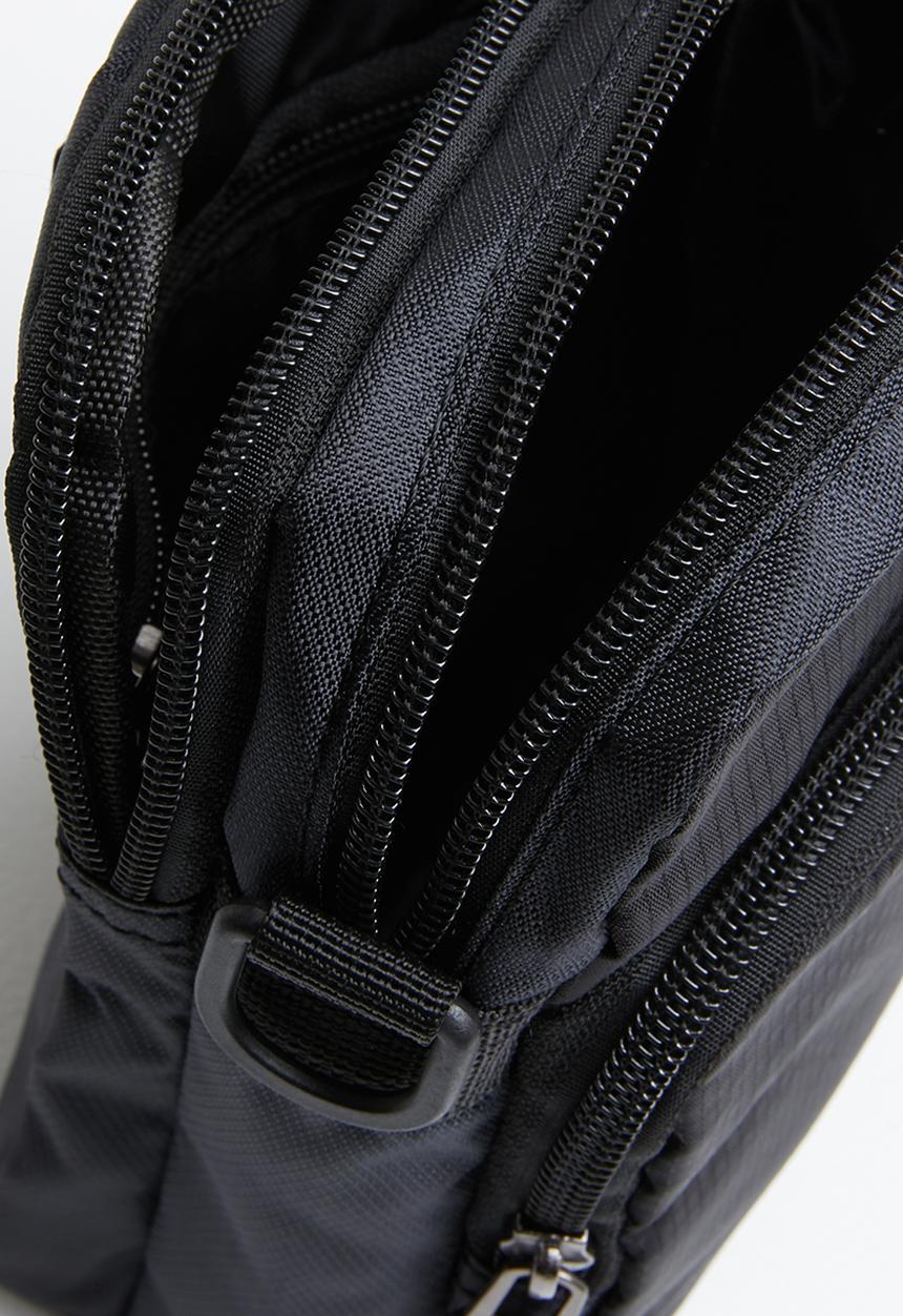 Superbalist - Channing flight bag - black