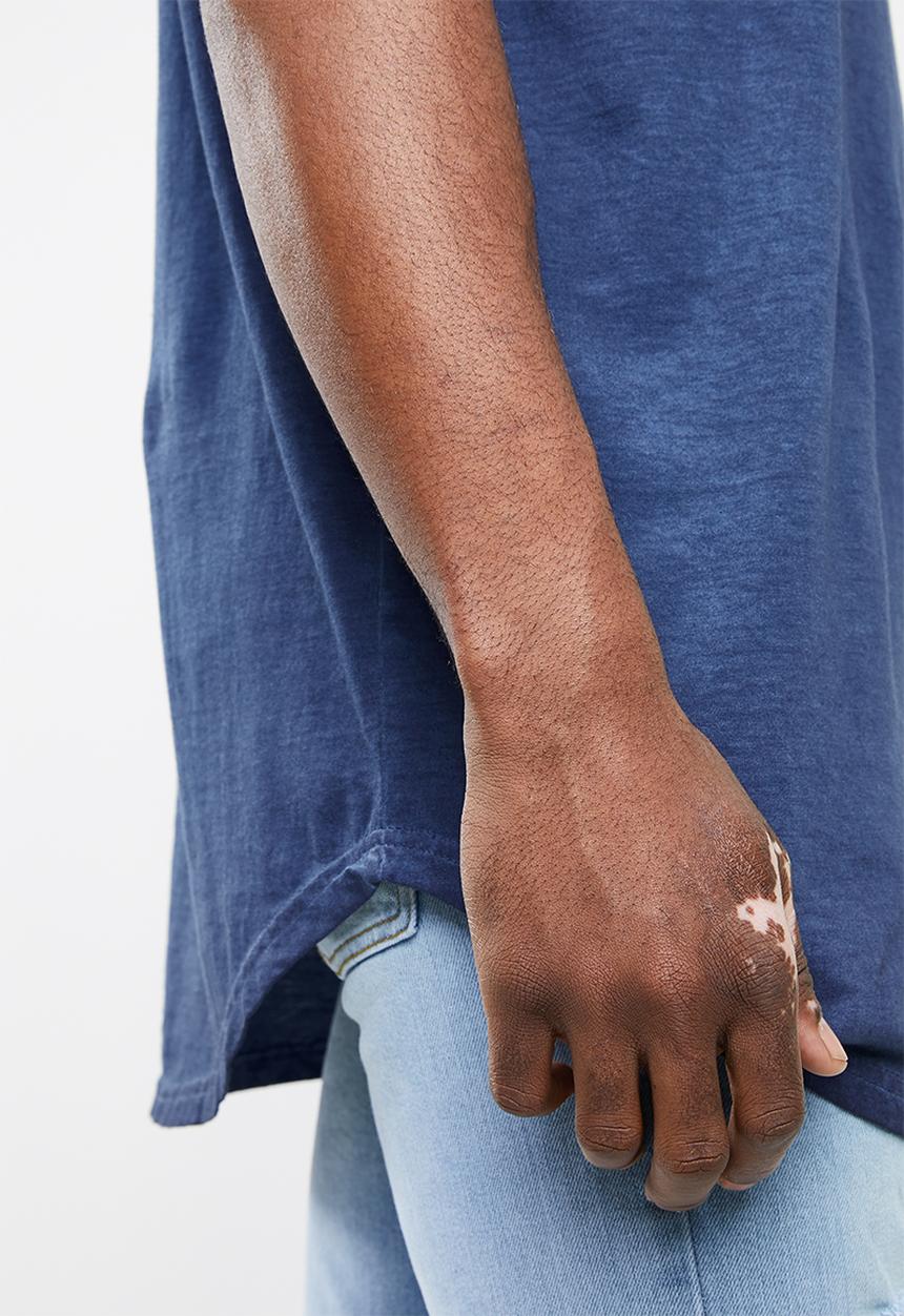 Brave Soul - Busted crew neck longline curved hem tee - blue