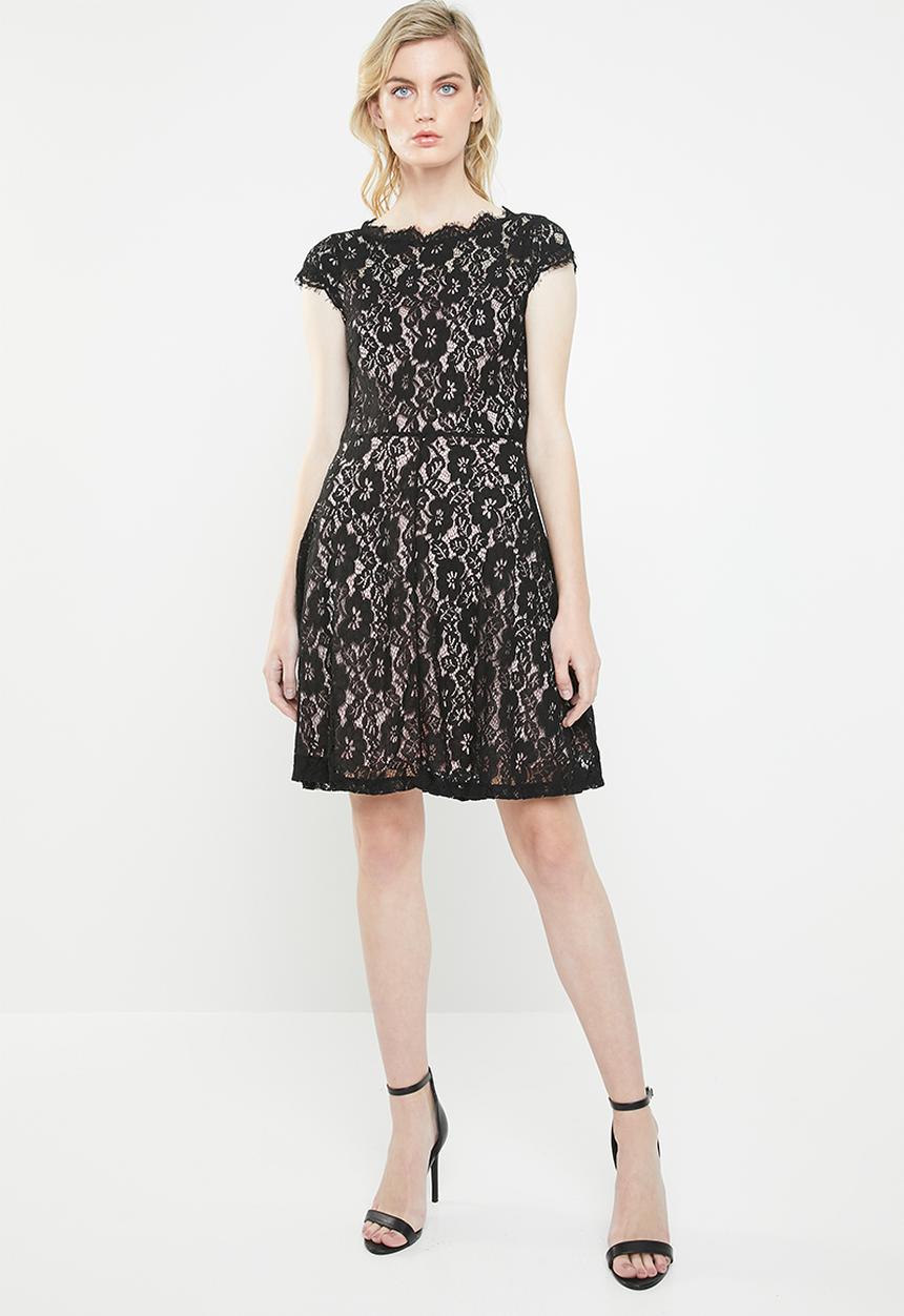 Vero Moda - Jackie capsleeve fit and flare dress - black