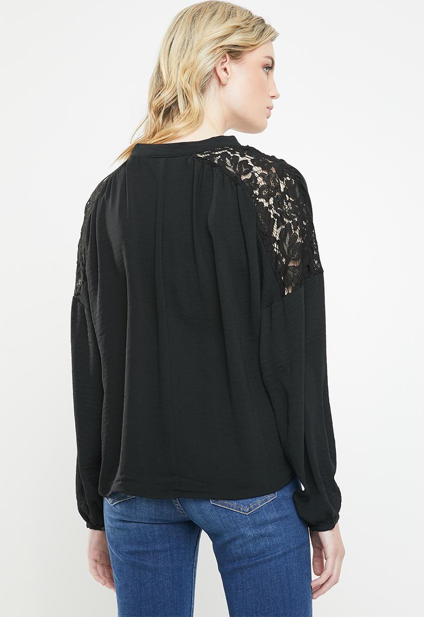Vero Moda - Paula blouse with lace shoulder - black