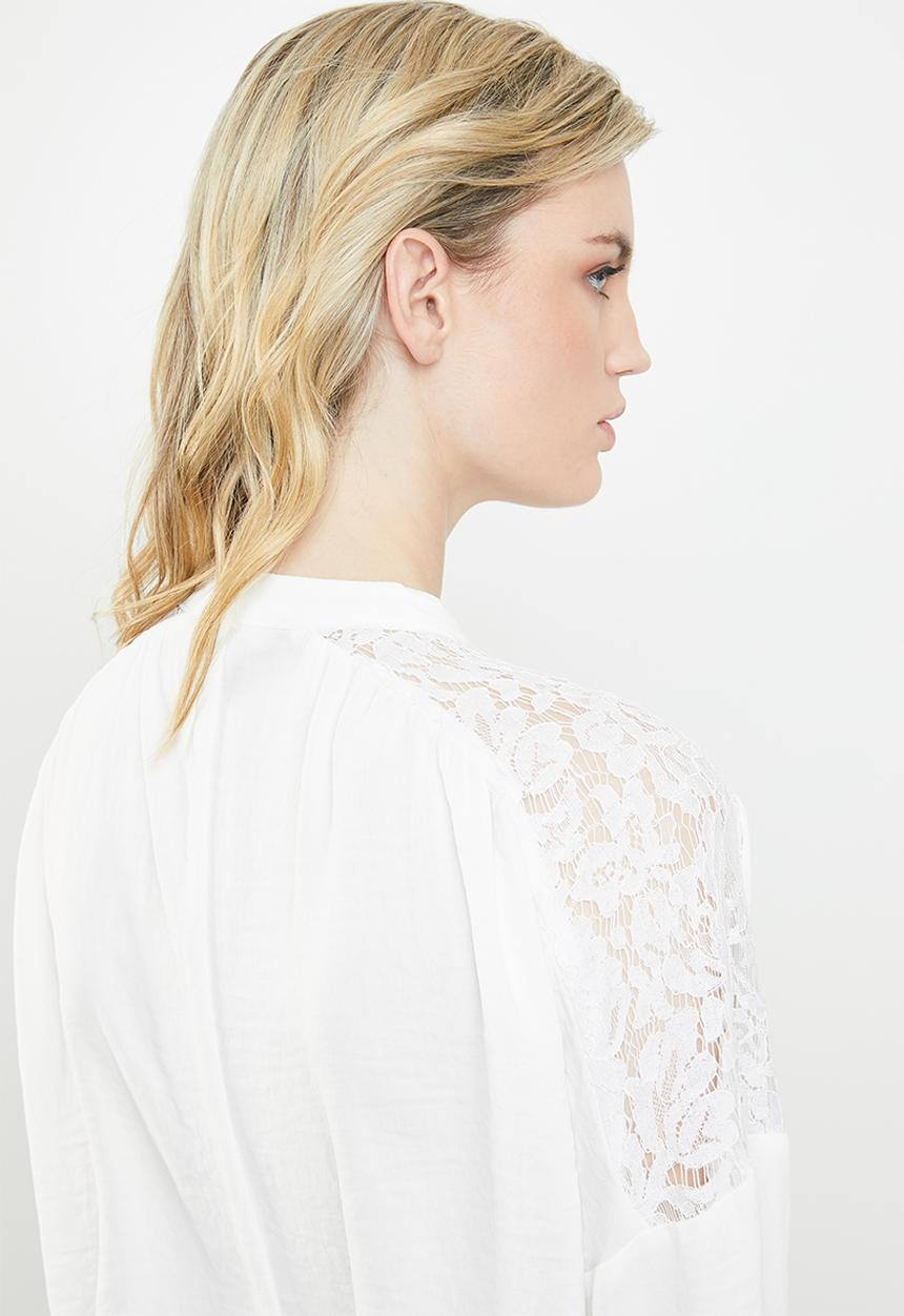 Vero Moda - Paula blouse with lace shoulder - white