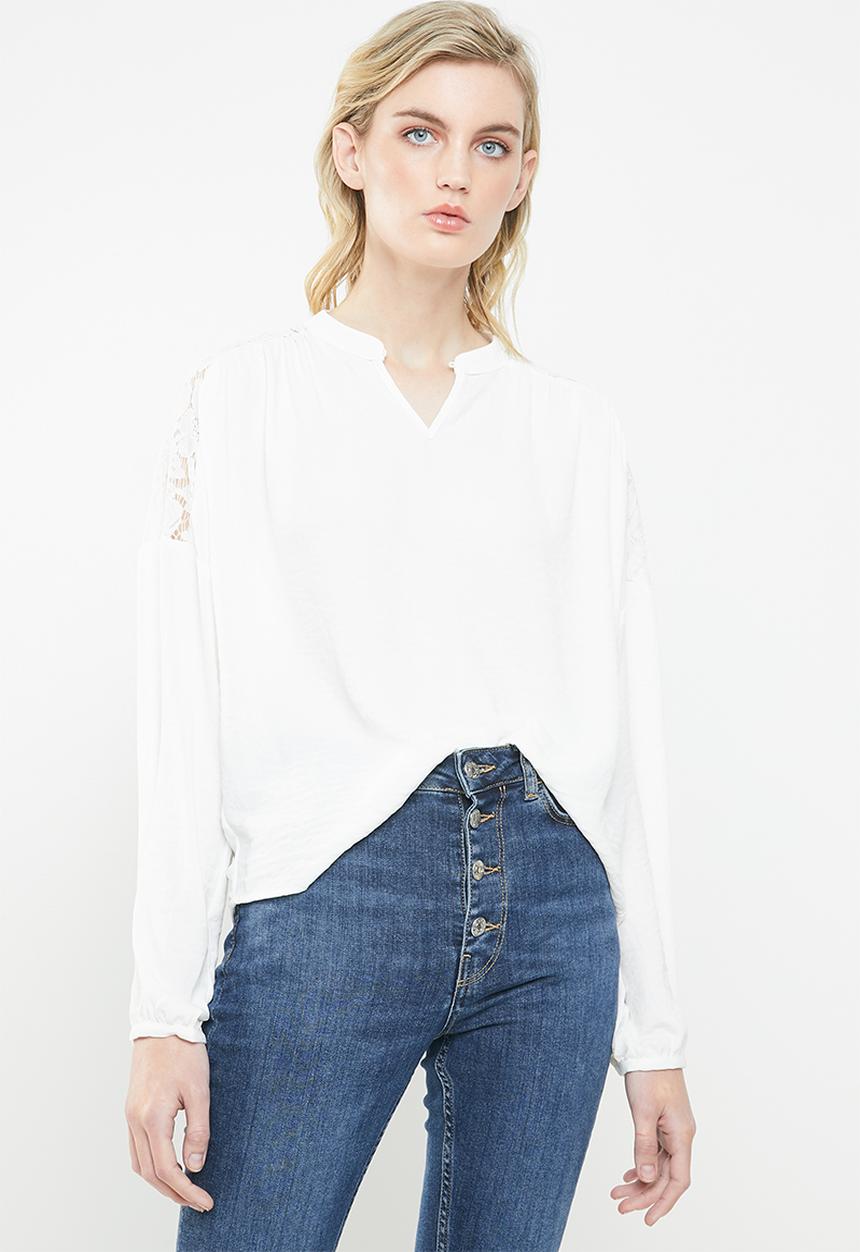 Vero Moda - Paula blouse with lace shoulder - white