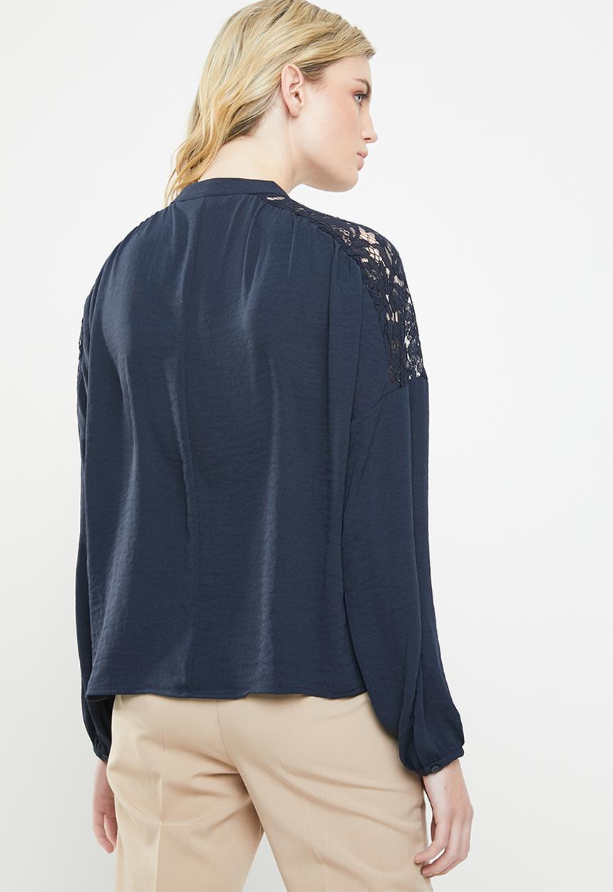 Vero Moda - Paula blouse with lace shoulder - navy