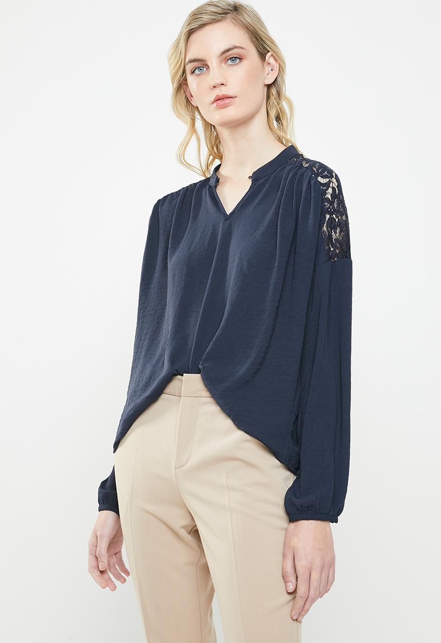 Vero Moda - Paula blouse with lace shoulder - navy