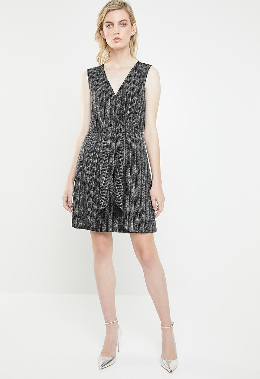 Vero Moda - Wiona sleeveless v front dress - black & silver 