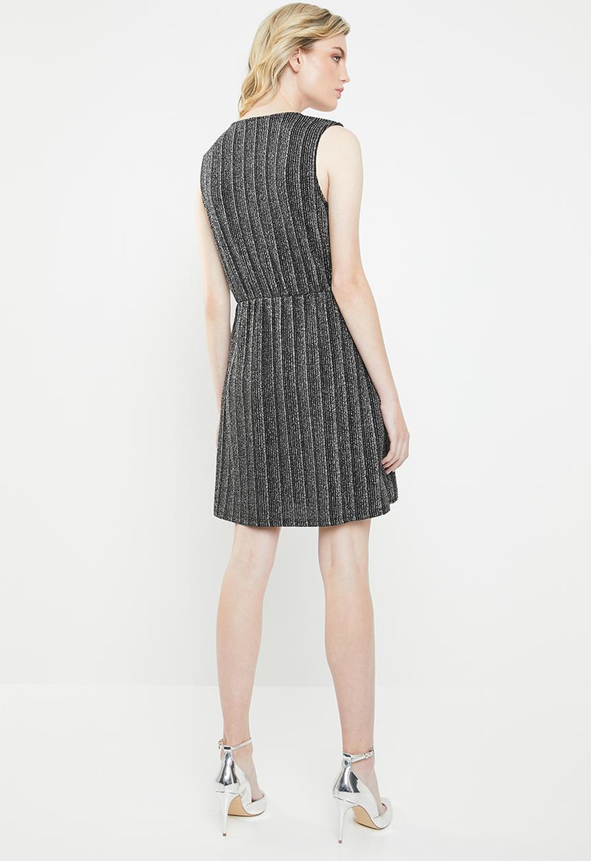 Vero Moda - Wiona sleeveless v front dress - black & silver 
