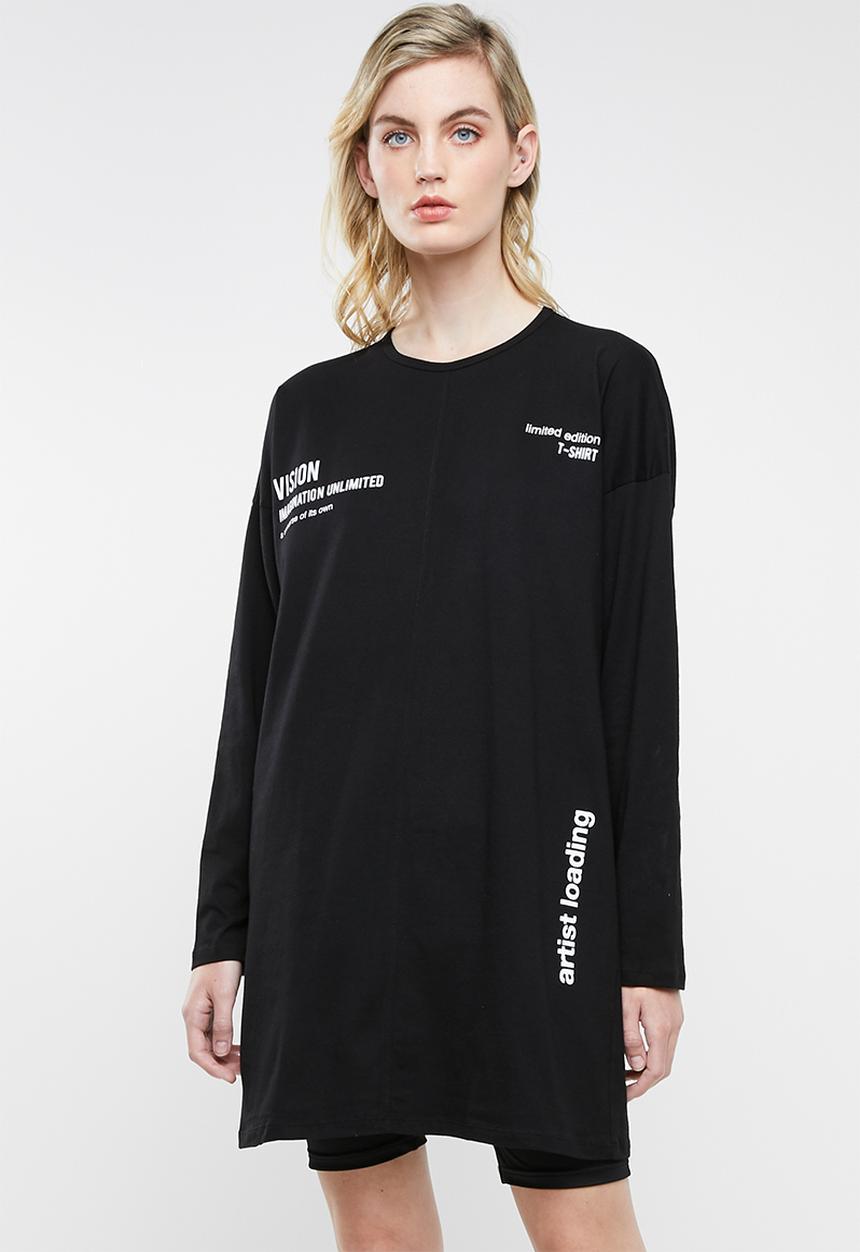 Superbalist - Longline placement text tee - black