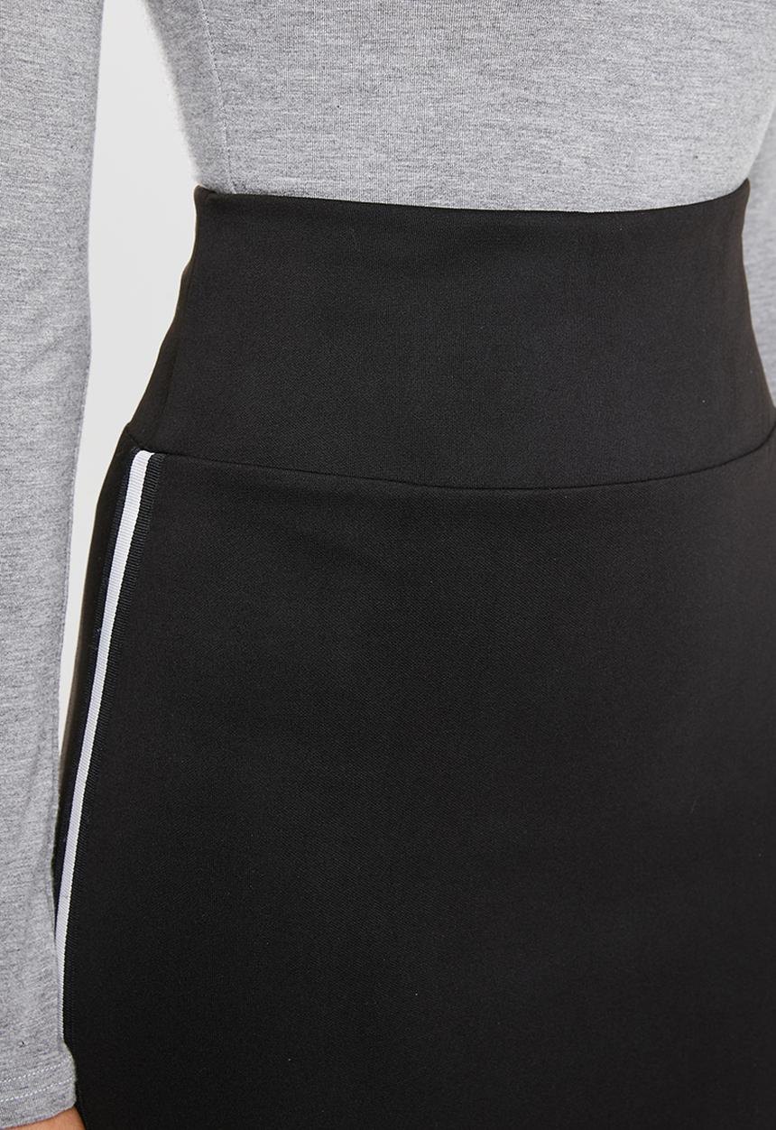 STYLE REPUBLIC - Racing stripe skirt - black