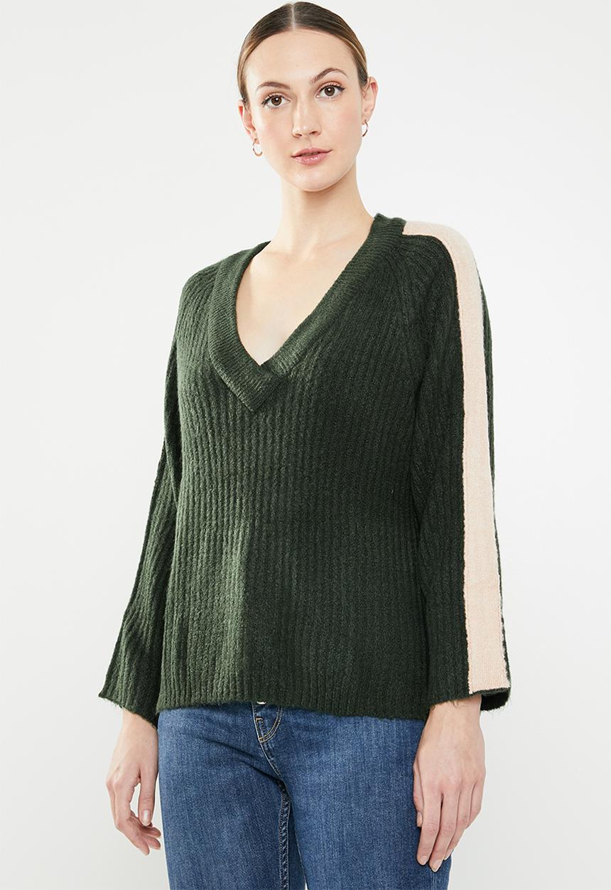 Jacqueline de Yong - Delta 7/8 V-neck pullover knit - green