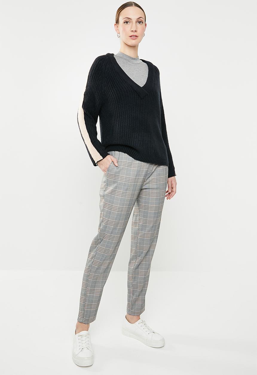 Jacqueline de Yong - Delta 7/8 V-neck pullover knit - navy