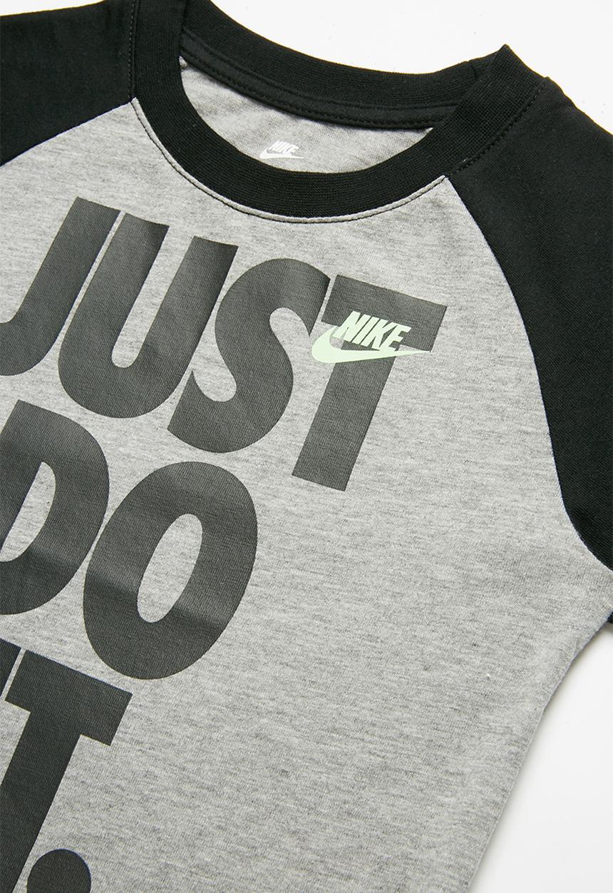 Nike - Nkb nsw jdi short sleeve raglan tee - grey & black