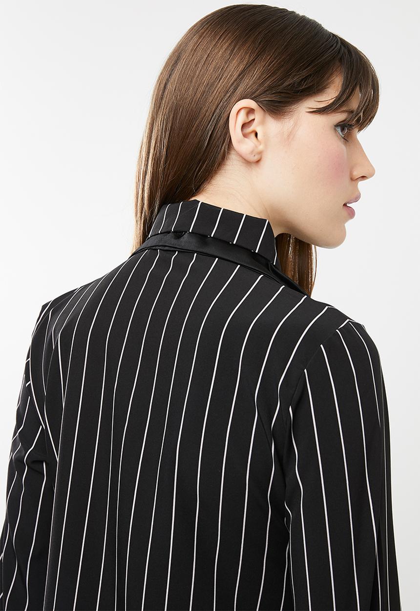 STYLE REPUBLIC - Contrast detail shirt - black