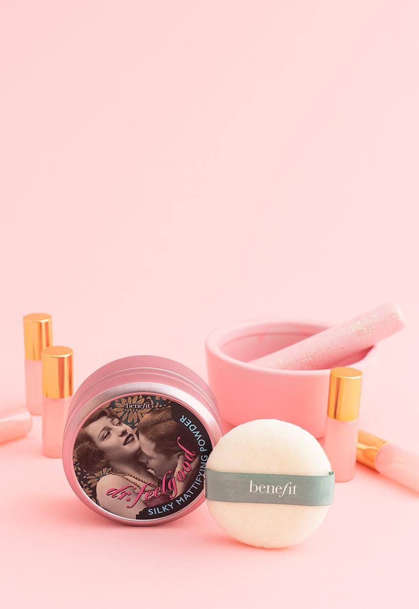 Benefit Cosmetics - Dr. Feelgood Silky Mattifying Powder