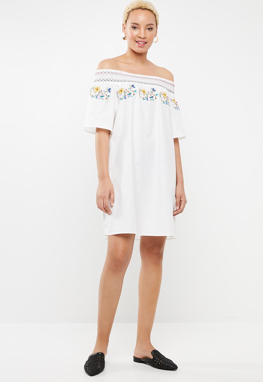 STYLE REPUBLIC - Boho embroidered bardot dress - white