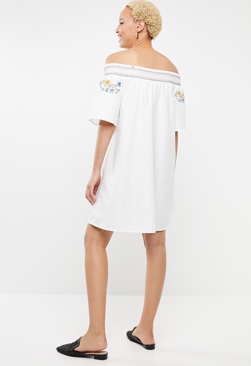STYLE REPUBLIC - Boho embroidered bardot dress - white