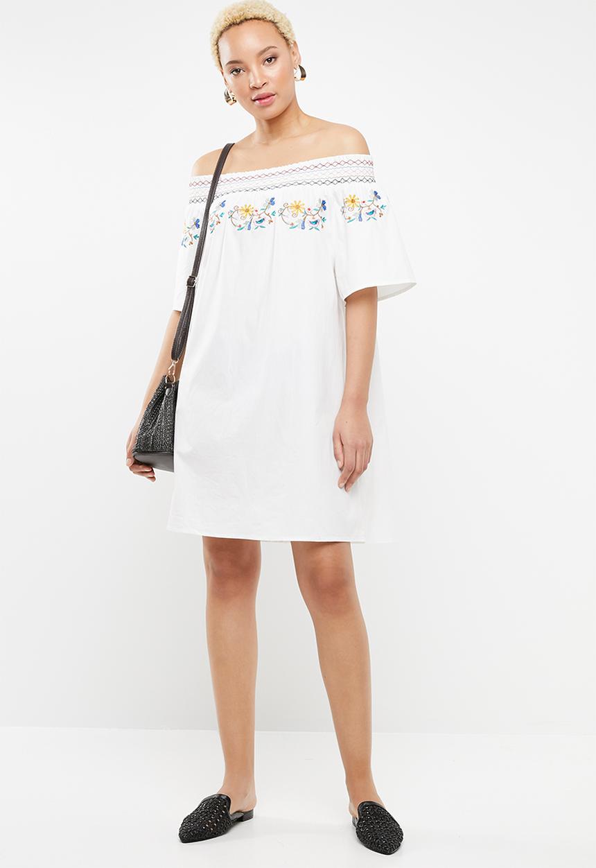 STYLE REPUBLIC - Boho embroidered bardot dress - white