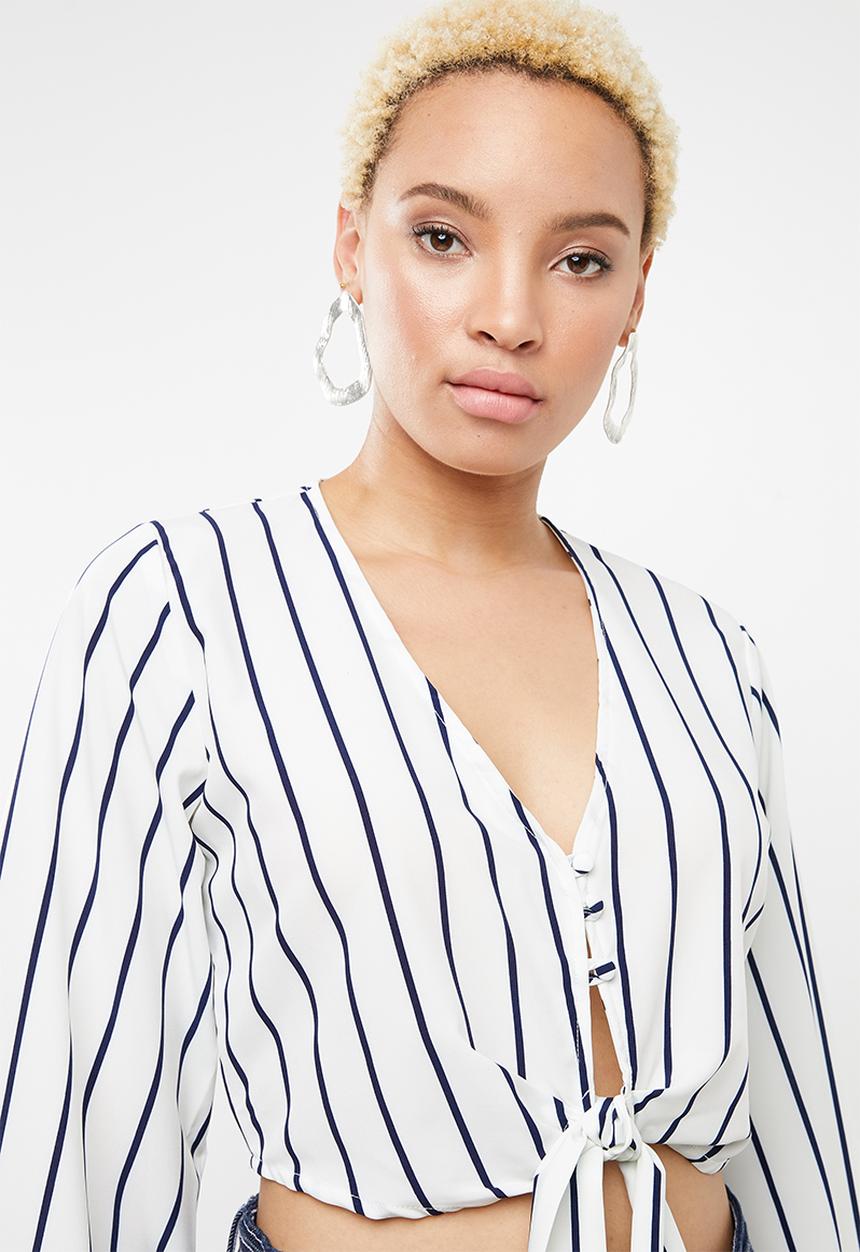 STYLE REPUBLIC - Front button crop top - white & navy