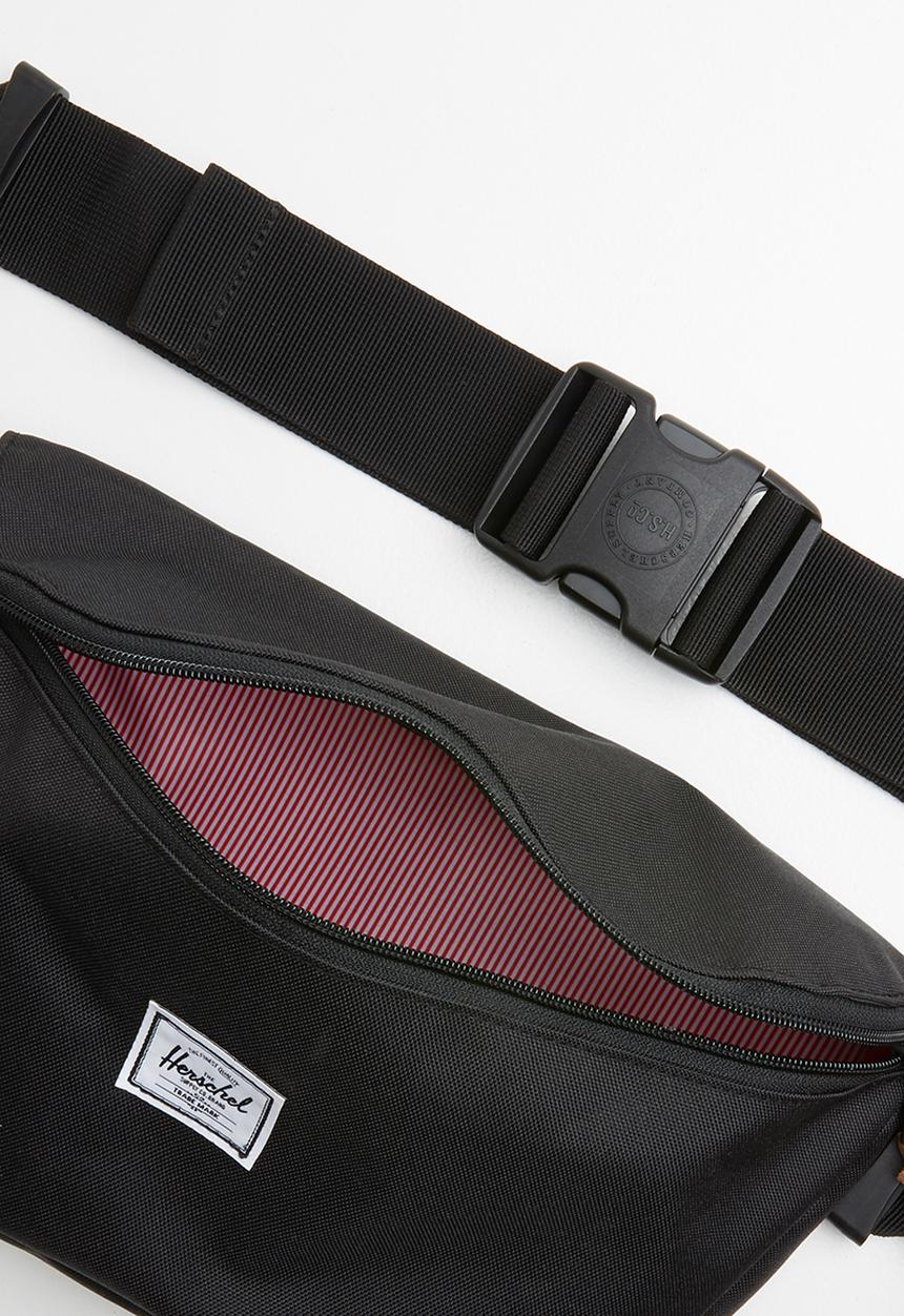 HERSCHEL - Sixteen hip pack - black