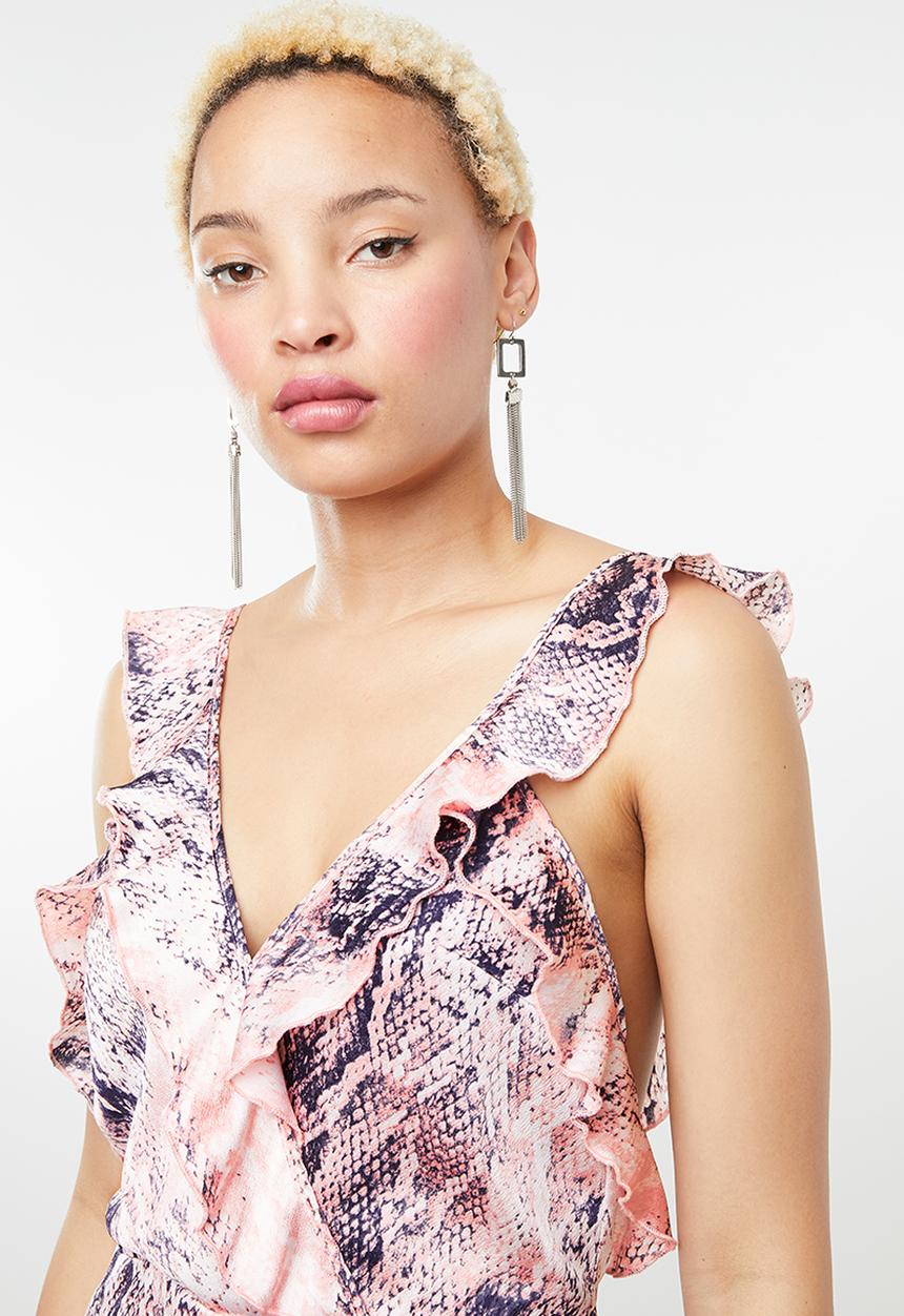 Missguided - Snake print ruffle back playsuit - pink & navy